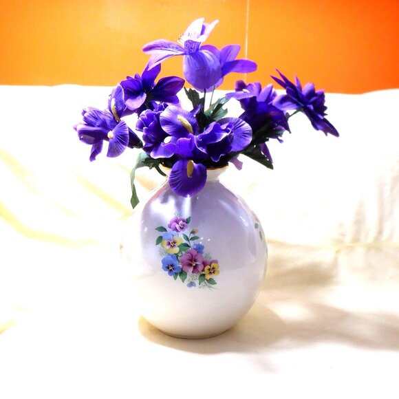 ~~~ VASE with Silk IRIS~~~ - Picture 1 of 2